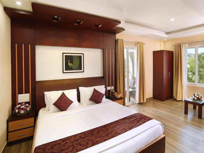 Elysium Garden Hotel Munnar Bagian luar foto